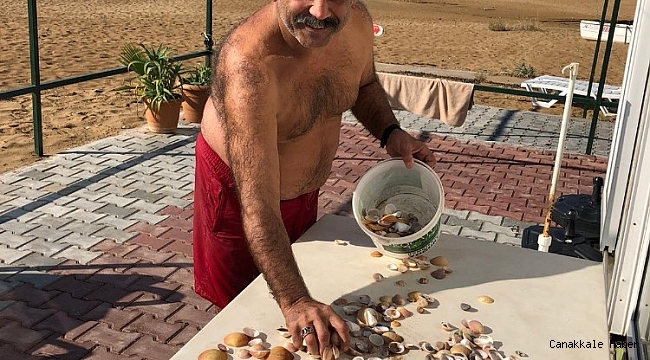 Boş kalan sahillerde definecilerden sonra deniz kabuğu koleksiyoncuları iş başında