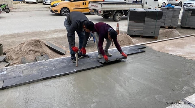 Bucak&#039;ta yıpranan kaldırımlar yenileniyor