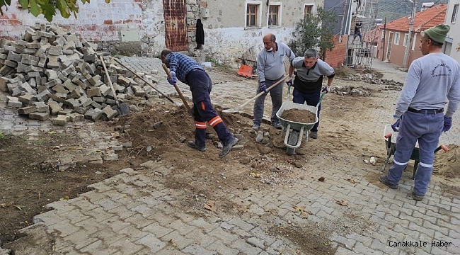 Burhaniye&#039;de kırsal mahallede sokaklar yenileniyor