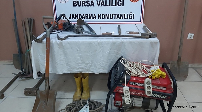 Bursa&#039;da define avcıları kazdıkları kuyuda yakalandı