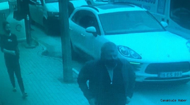 Bursa&#039;da düşürdüğü cüzdanını güvenlik kamerasında aradı