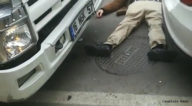 Bursa&#039;da iki aracın arasında sıkışan vatandaş yaralandı
