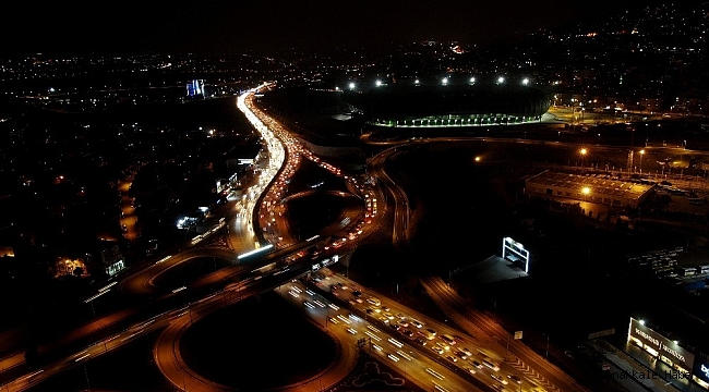 Bursa'da kısıtlamaya dakikalar kala trafikte yoğunluk