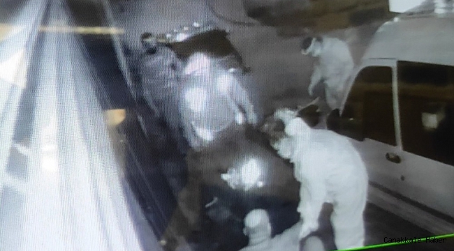 Bursa&#039;da sahte içkiden ölen şahsın son anları güvenlik kameralarına yansıdı