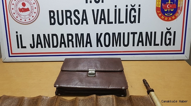 Bursa&#039;da tarihi eser kitabı jandarmaya satarken suçüstü yakalandılar