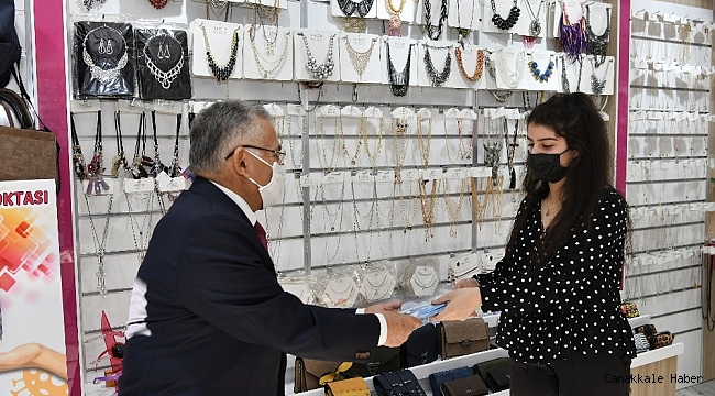 Büyükşehir, yılın son gününde 15 bin adet maske dağıttı