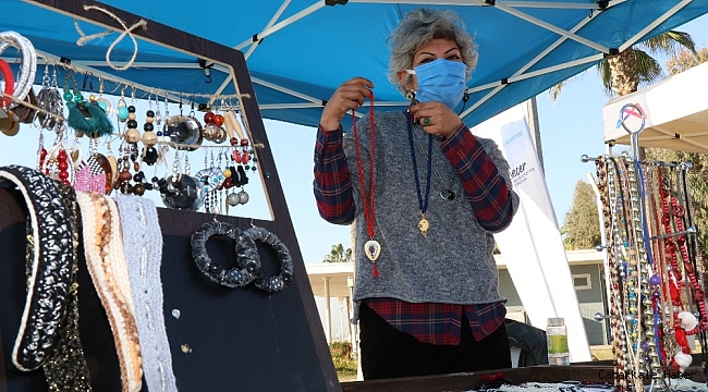 Büyükşehir&#039;in stantlarını kadınlar el emeği ürünleriyle bezedi