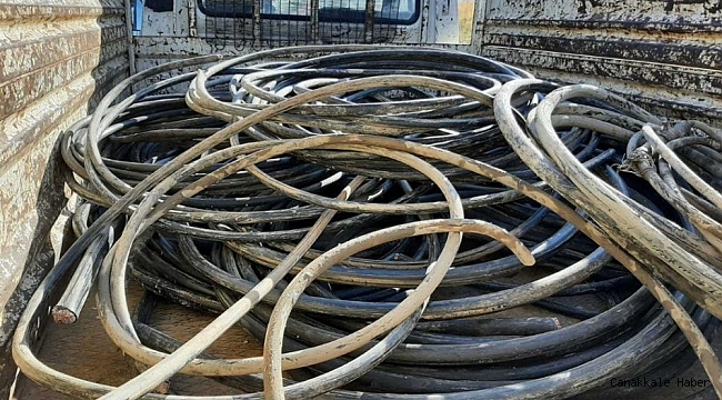 Çalıştıkları iş yerindeki kabloları çalıp sattılar