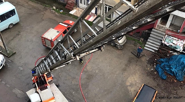 Çatıda çıkan yangın paniğe neden oldu