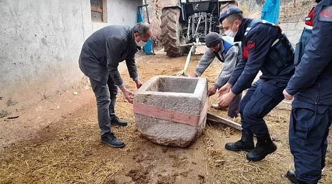 Çeşme oluğu olarak kullanılan vaftiz teknesi müzeye kazandırıldı