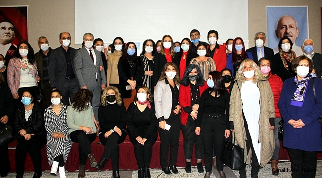 CHP&#039;ye katılan 107 kadın üyeye rozetleri takıldı