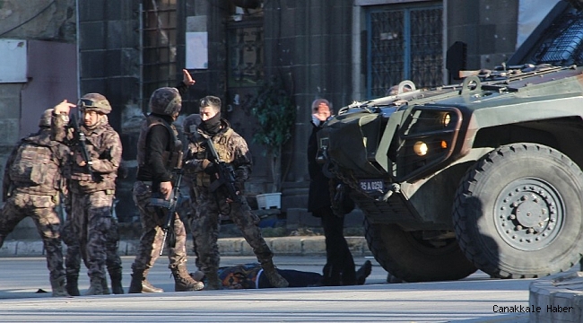 Cinnet getiren şahıs boşandığı eşi ve iki kızını öldürüp intihar etmek istedi