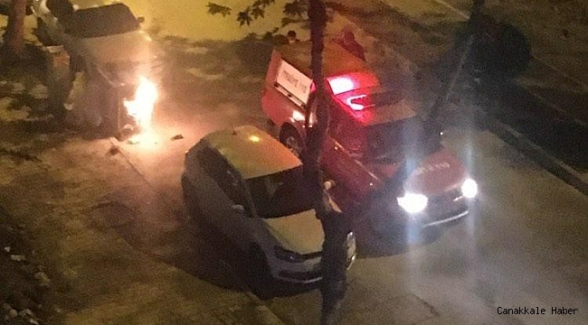 Çöpte çıkan yangın otomobile sıçramadan söndürüldü
