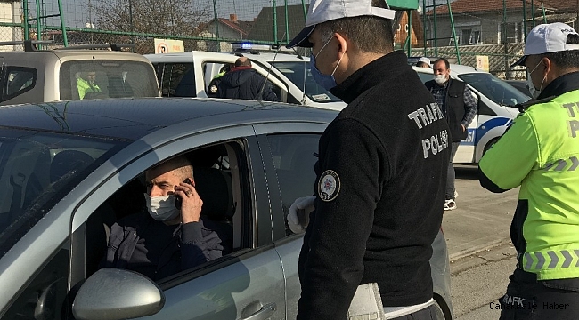 Covid - 19 testleri pozitif olan baba-oğul çevirmede yakalandı