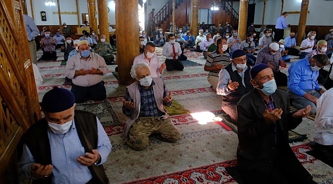 Cuma namazı sonrası yağmur duası edildi