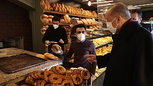 Cumhurbaşkanı Erdoğan simit aldı
