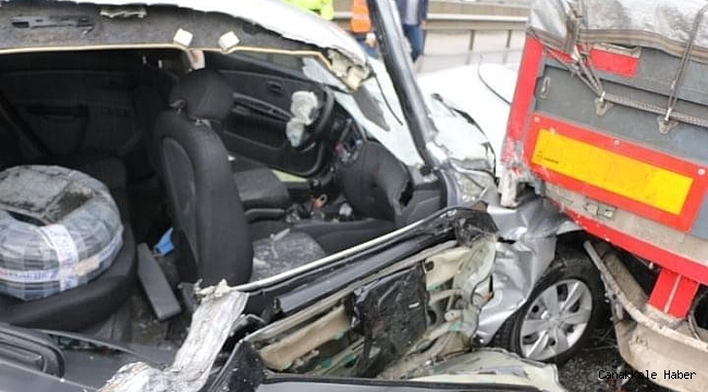 D-650 karayolunda otomobil tırın altına girdi: 3 yaralı