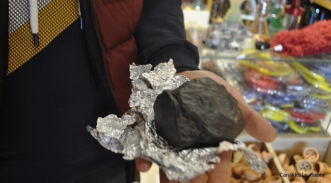 Dedesi ceviz kırıyordu, göktaşı olduğunu iddia etti