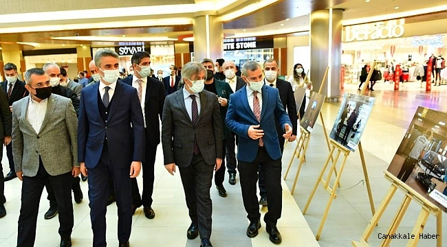 Demircan, &#039;covid-19 günlerinde yaşam&#039; sergisinin açılışını yaptı