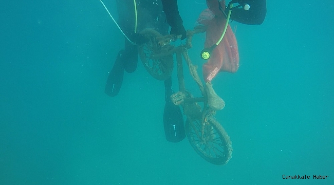 Denizden bisiklet çıktı, dalgıçlar şaşırdı