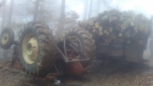 Devrilen traktörün altında kalan adam hayatını kaybetti