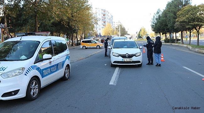 Diyarbakır'da denetimler kısıtlamanın ikinci gününde de devam ediyor
