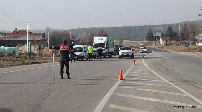 Domaniç&#039;te polis ve jandarma ekiplerinden sıkı denetim