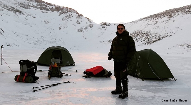 Donan göller üzerinde kamp yaptılar