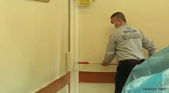 Efeler'de okullar boyanıyor