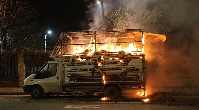 Ekmek teknesi yanan karton toplayıcısını Vali teselli etti