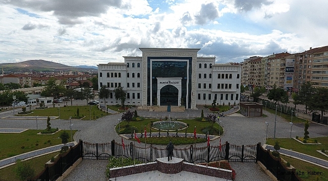 Elazığ&#039;da Covid-19 tedbiri: Caddelere kısıtlama, evlere uyarı etiketi