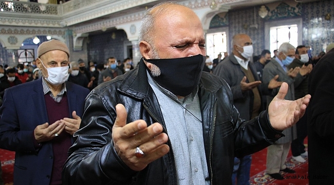 Elazığ&#039;da eller semaya açıldı, &#039;yağmur&#039; duası edildi