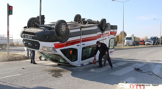 Elazığ&#039;da hasta taşıyan ambulans, hafif ticari araçla çarpıştı: 4 yaralı