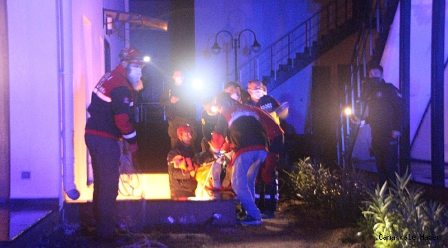 Elektrik kesilince 5 metrelik çukura düştü