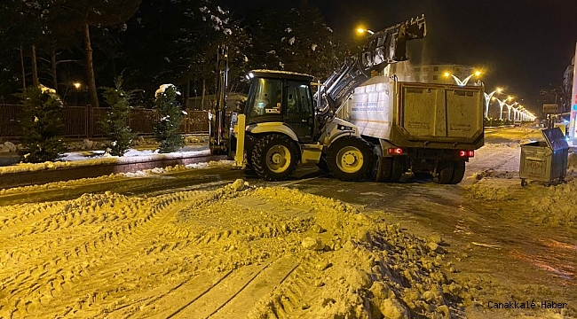 Erciş Belediyesi kar temizleme çalışmalarını sürdürüyor
