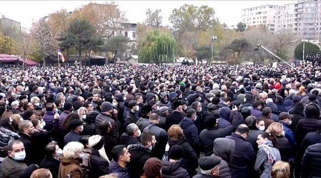 Ermenistan muhalefeti görevi bırakması için Paşinyan'a 3 gün süre tanıdı