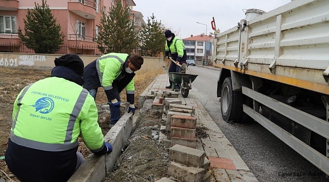 Erzincan'da yol ve kaldırımlarda bakım onarım çalışması