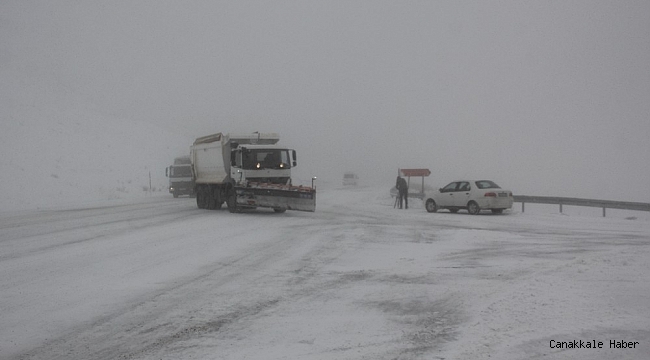 Erzincan&#039;ın yüksek kesimlerinde kar yağışı etkili oldu