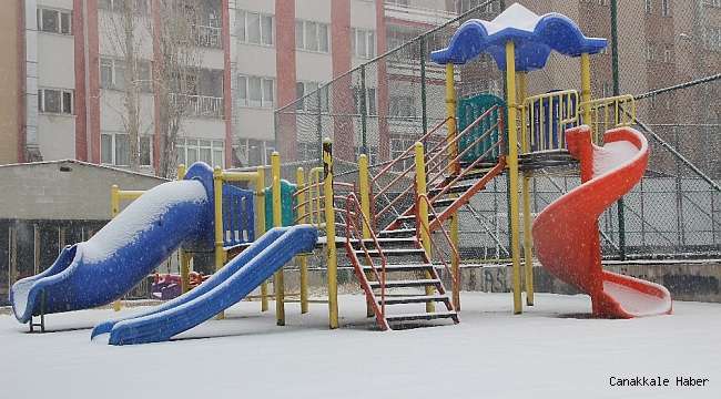 Erzurum&#039;da etkili olan kar yağışı kenti beyaza bürüdü