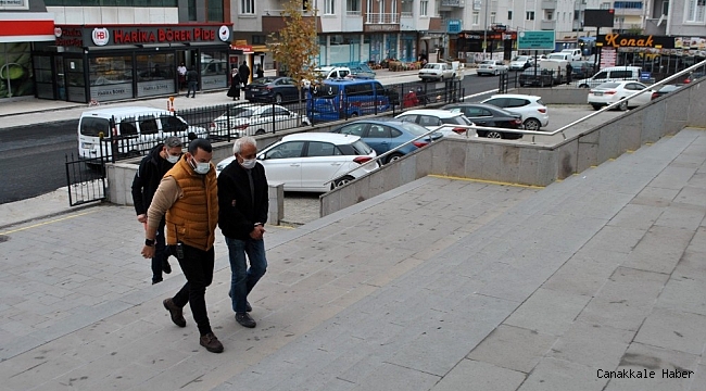 Eşini 5 yerinden bıçakladı