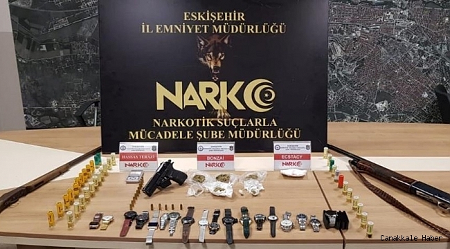 Eskişehir&#039;de sokak satıcılarına baskın: 5 gözaltı