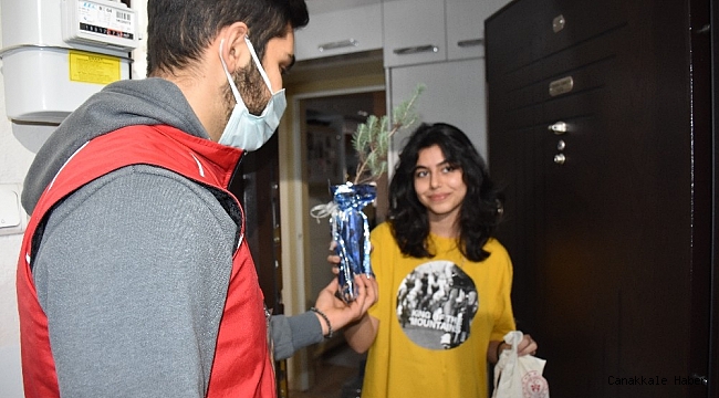 Evde kalan gençler kitapsız kalmıyor