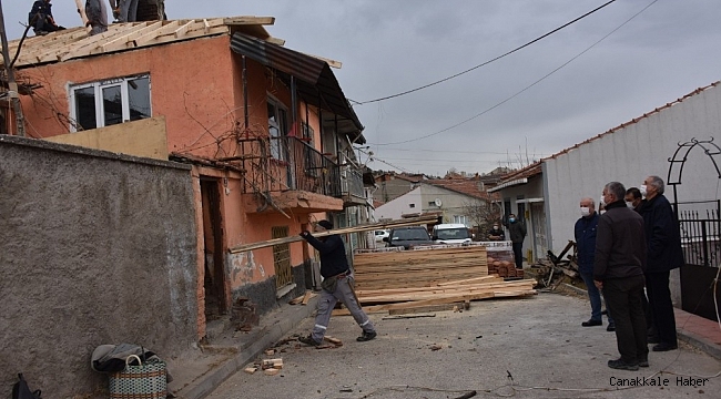 Evi yanan ailenin yaraları sarılıyor