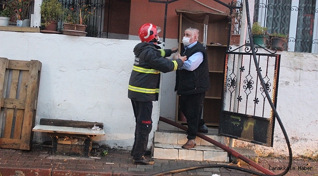 Evi yanarken içeri girmeye çalıştı