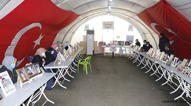 Evlat nöbetindeki aileler çocuklarını HDP'den istemeye devam ediyor