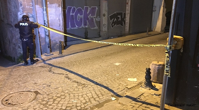 Fatih&#039;te bıçaklı kavga: Dehşet anları kamerada