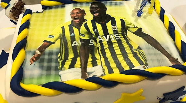 Fenerbahçe&#039;de Samatta&#039;nın doğum günü kutlandı