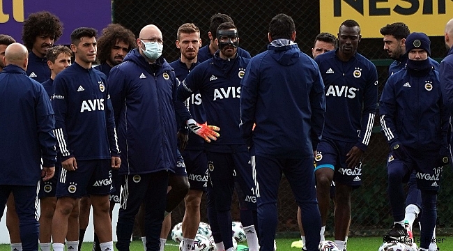 Fenerbahçe&#039;de Valencia antrenmana çıkmadı!