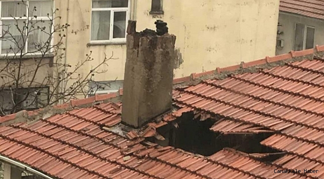 Fırtınada kopan bacanın parçası çatıda hasara neden oldu