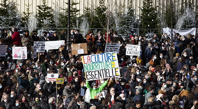 Fransız eğlence sektörü temsilcilerinden hükümet protestosu